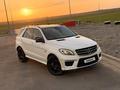 Mercedes-Benz ML 63 AMG 2013 года за 22 000 000 тг. в Алматы – фото 47