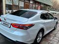 Toyota Camry 2020 года за 14 700 000 тг. в Алматы – фото 13