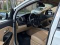 Kia Carnival 2019 года за 13 000 000 тг. в Шымкент – фото 20