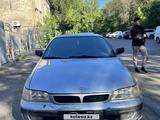 Toyota Carina E 1998 года за 1 400 000 тг. в Усть-Каменогорск