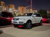 Volkswagen Touareg 2004 года за 3 700 000 тг. в Астана – фото 3