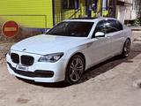 BMW 750 2014 года за 11 000 000 тг. в Уральск – фото 2