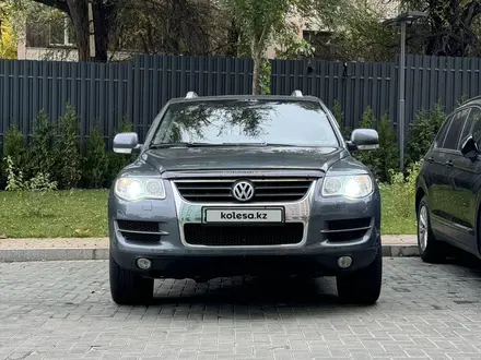 Volkswagen Touareg 2007 года за 7 400 000 тг. в Алматы