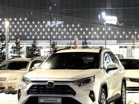 Toyota RAV4 2021 годаfor18 200 000 тг. в Алматы