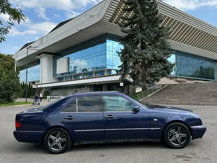 Mercedes-Benz E 320 1998 года за 3 000 000 тг. в Алматы