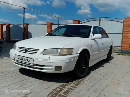 Toyota Camry 1999 года за 2 400 000 тг. в Актобе – фото 2