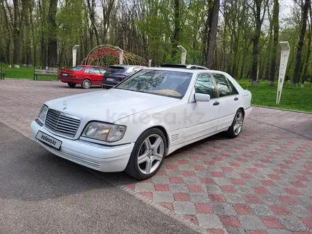 Mercedes-Benz S 320 1996 года за 2 850 000 тг. в Тараз – фото 2