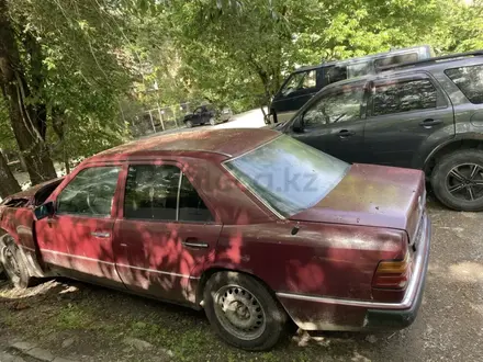 Mercedes-Benz E 230 1993 года за 350 000 тг. в Алматы – фото 2