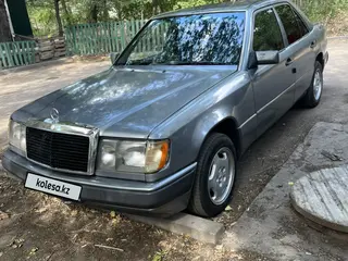 Mercedes-Benz E 230
