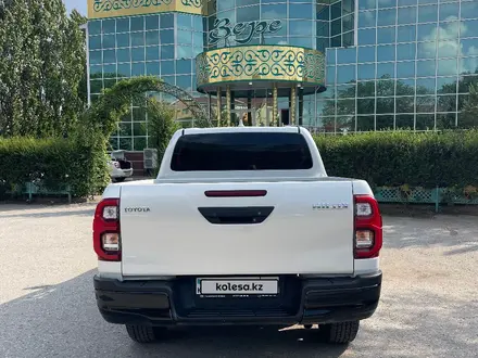 Toyota Hilux 2025 года за 28 000 000 тг. в Актобе – фото 2