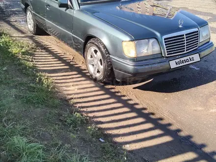 Mercedes-Benz E 200 1995 года за 1 900 000 тг. в Павлодар – фото 3