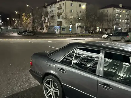 Mercedes-Benz E 280 1993 года за 2 450 000 тг. в Караганда – фото 5