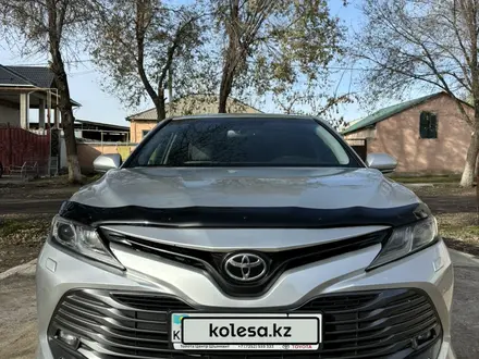 Toyota Camry 2019 года за 12 700 000 тг. в Шымкент – фото 2