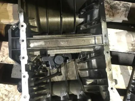 На Мерседес Поддон двигателя М 272 4matic 3.5 4матик за 1 000 тг. в Алматы