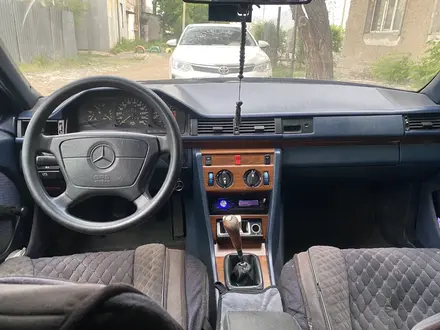 Mercedes-Benz E 200 1992 года за 1 200 000 тг. в Павлодар – фото 4