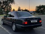 Mercedes-Benz E 220 1993 года за 2 200 000 тг. в Талдыкорган – фото 2