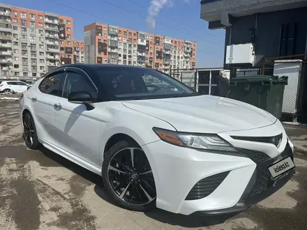 Toyota Camry 2018 года за 9 800 000 тг. в Алматы