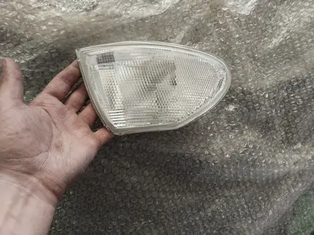 Astra f поворотник правый за 3 000 тг. в Астана