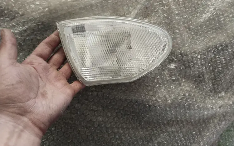Astra f поворотник правый за 3 000 тг. в Астана