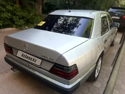 Mercedes-Benz E 260 1992 года за 2 050 000 тг. в Караганда – фото 6