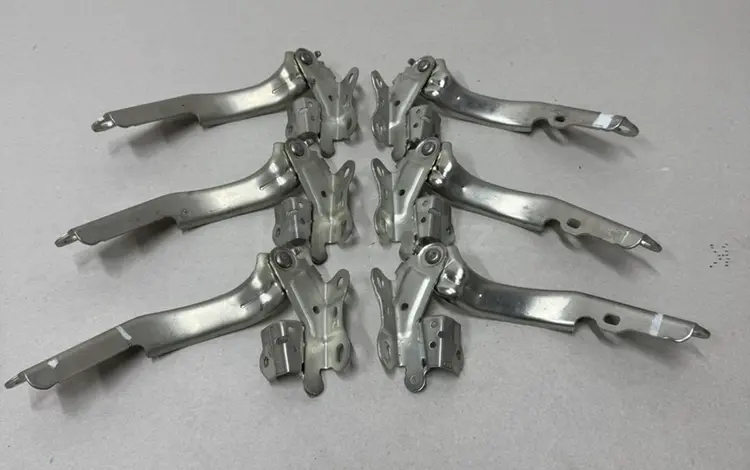 Петли Капота на Toyota Camry 70/75/80 за 17 000 тг. в Атырау