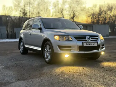 Volkswagen Touareg 2007 года за 7 950 000 тг. в Алматы