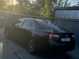 Toyota Camry 2013 года за 7 500 000 тг. в Актобе – фото 5