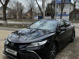 Toyota Camry 2022 года за 20 000 000 тг. в Уральск – фото 2