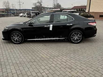 Toyota Camry 2023 года за 15 000 000 тг. в Алматы – фото 25