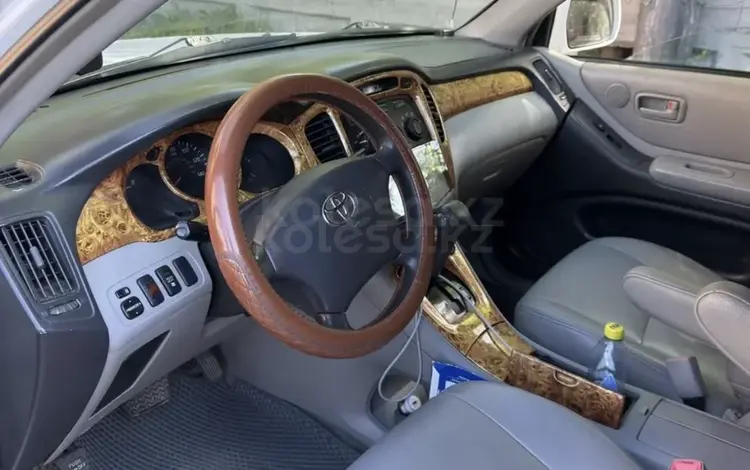 Toyota Highlander 2004 годаүшін6 300 000 тг. в Усть-Каменогорск