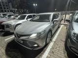 Toyota Camry 2018 года за 14 400 000 тг. в Алматы – фото 2