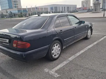 Mercedes-Benz E 230 1996 года за 1 700 000 тг. в Талдыкорган – фото 2