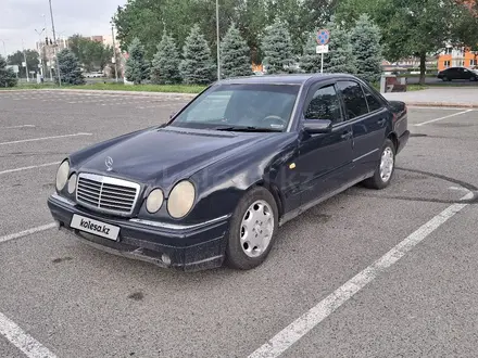 Mercedes-Benz E 230 1996 года за 1 700 000 тг. в Талдыкорган