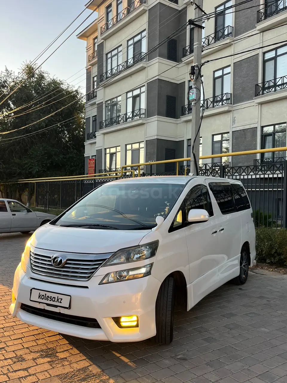 Toyota Vellfire, 2011