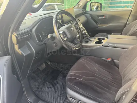 Toyota Land Cruiser 2023 года за 55 000 000 тг. в Актау – фото 7