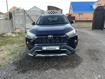 Toyota RAV4 2019 года за 14 000 000 тг. в Кокшетау – фото 2