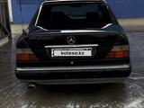 Mercedes-Benz E 200 1993 года за 2 050 000 тг. в Алматы – фото 4