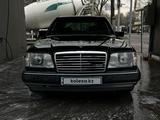Mercedes-Benz E 200 1993 года за 2 050 000 тг. в Алматы – фото 2
