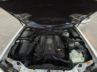 Mercedes-Benz E 320