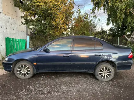 Toyota Avensis 2001 года за 2 400 000 тг. в Астана – фото 2