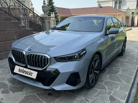 BMW 530 2023 года за 39 500 000 тг. в Алматы – фото 2