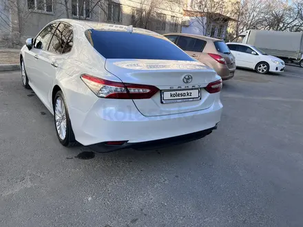 Toyota Camry 2021 года за 20 000 000 тг. в Актау – фото 2