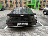 Hyundai Elantra 2023 года за 8 100 000 тг. в Алматы – фото 2