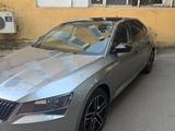 Skoda Superb 2018 года за 9 900 000 тг. в Алматы – фото 2