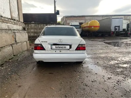 Mercedes-Benz E 220 1994 года за 2 500 000 тг. в Павлодар – фото 3