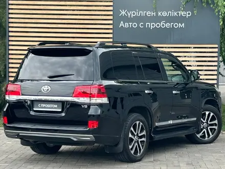 Toyota Land Cruiser 2017 года за 30 990 000 тг. в Алматы – фото 2