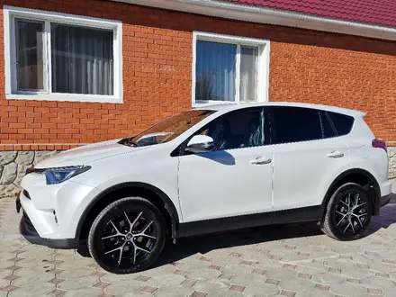 Toyota RAV4 2019 года за 13 200 000 тг. в Костанай