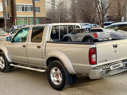 Nissan NP300 2012 года за 4 400 000 тг. в Уральск – фото 2