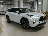 Toyota Highlander Luxe 2026 года за 29 000 000 тг. в Алматы