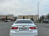 Toyota Camry 2018 года за 13 700 000 тг. в Тараз – фото 4